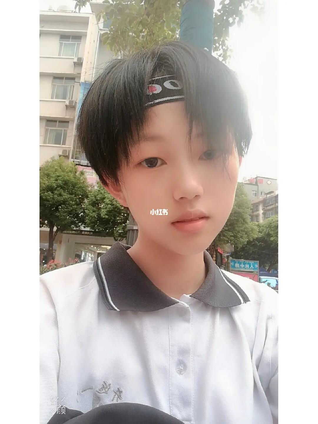 突然发现初一剪的男生头有一丢丢