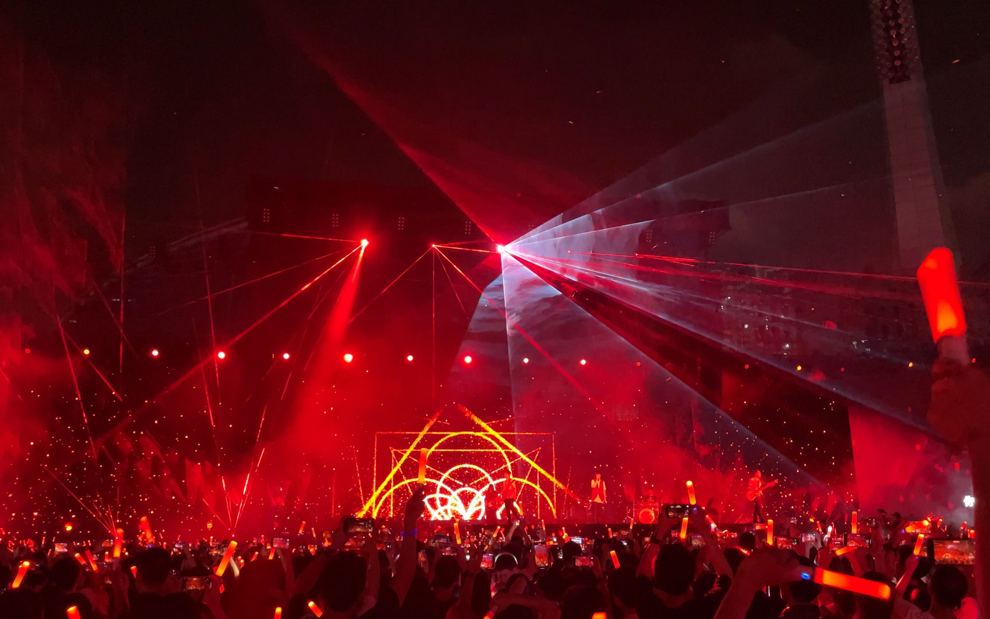 五月天演唱会现场《玫瑰少年》