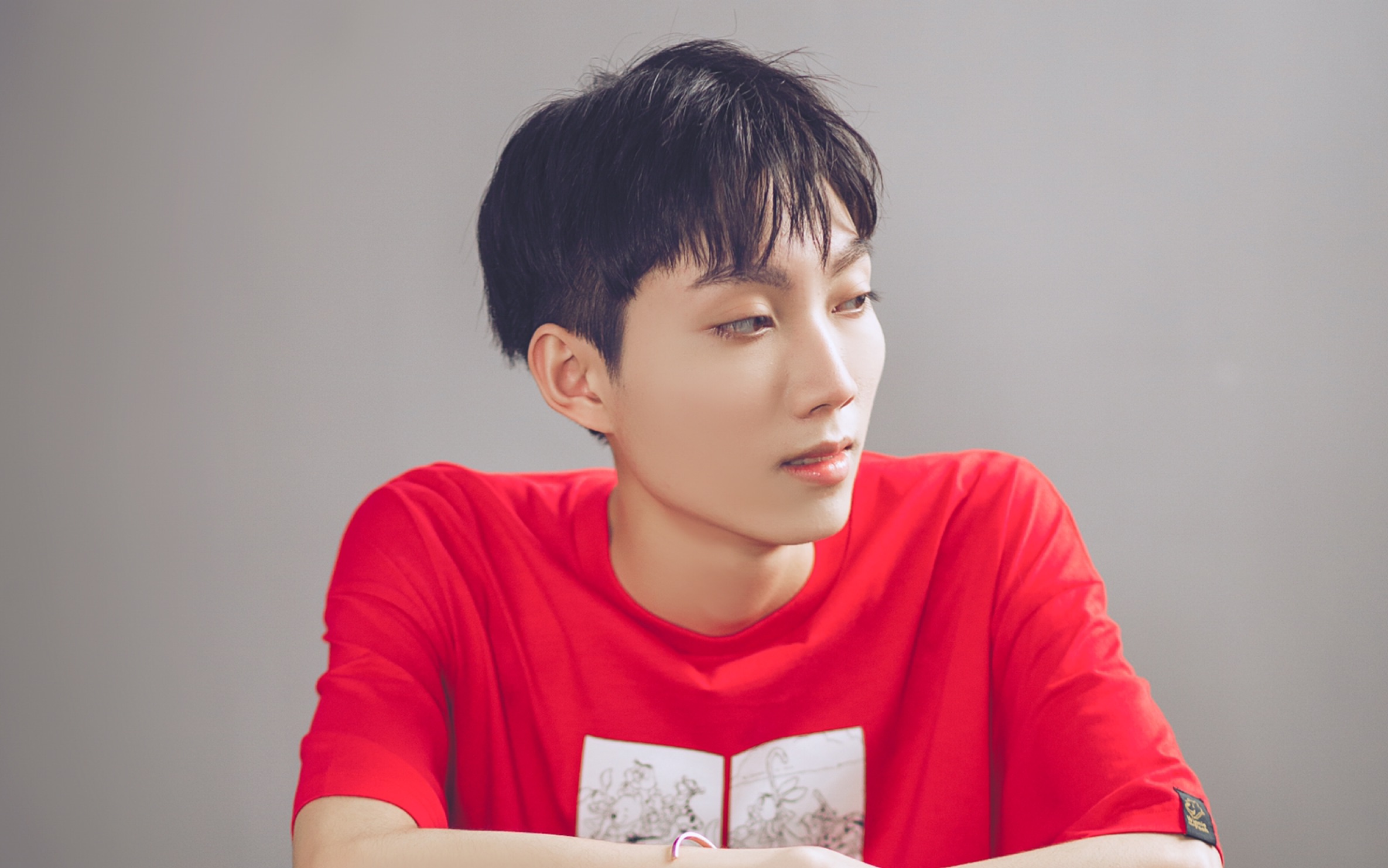 厌世小孤影19岁生日演唱会一展歌喉