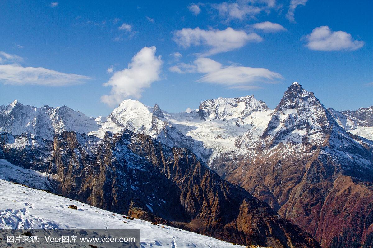 俄罗斯高加索地区的山脉景观