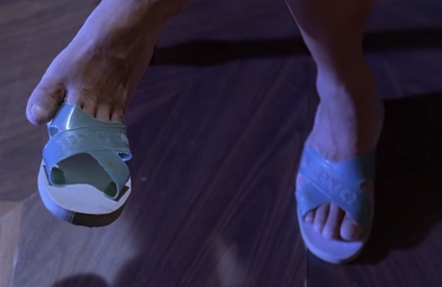 夏天,穿鞋精致的男孩子好像变少了,而且有的人甚至直接踢个拖鞋就上街