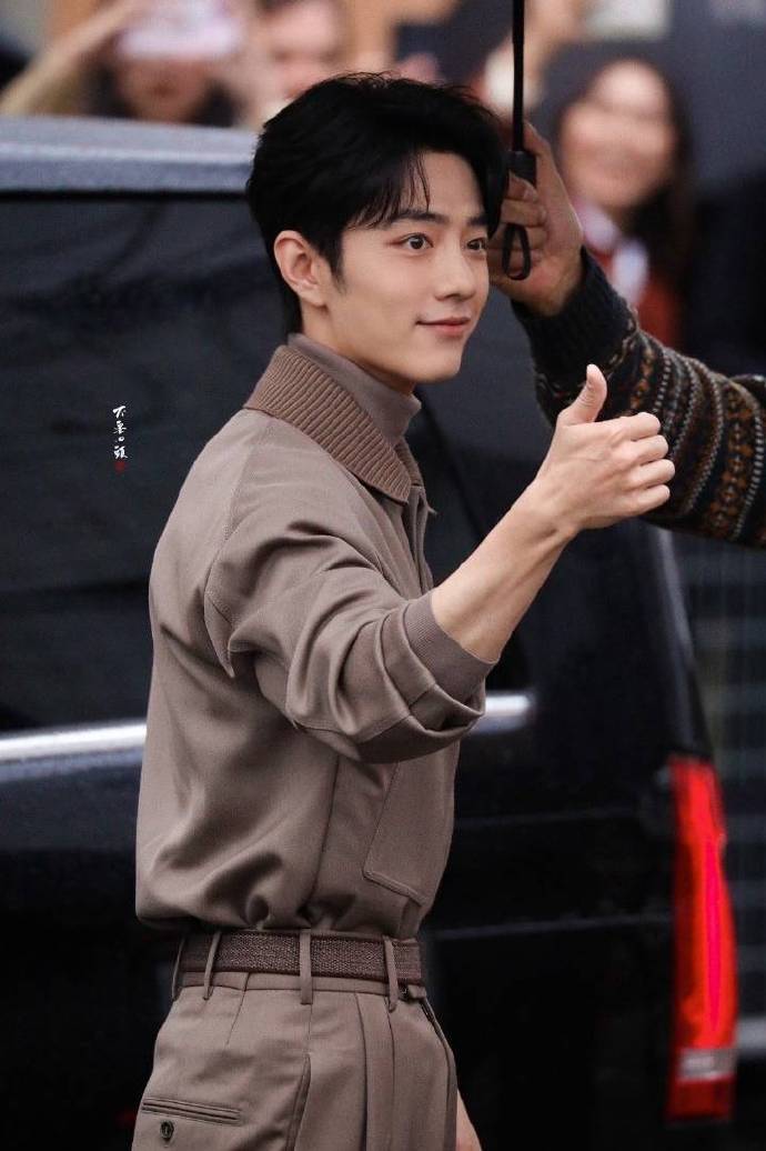 2024秋冬女装秀#肖战本人微博和品牌微博计入emv:  tods高清怼脸重温