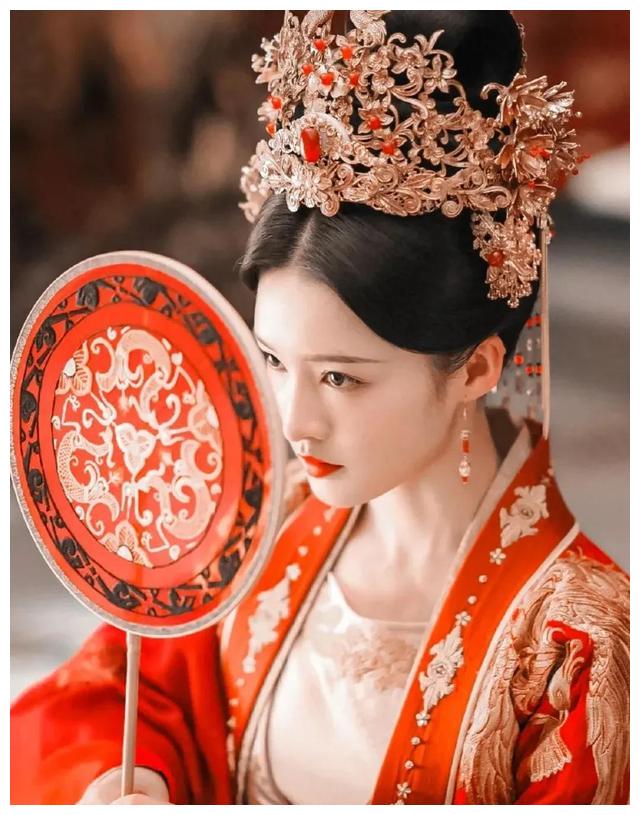 古装美强惨代言人李沁:被低估了的破碎感美人_娱乐资讯_娱乐点