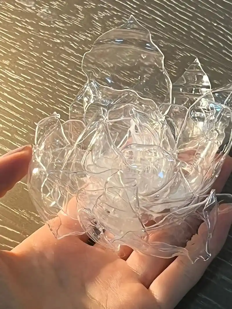 用塑料瓶做了一朵莲花 #手工diy #废物利用 - 抖音