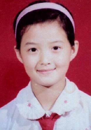 唐艺昕小时候的照片特别像吴尊的女儿有没有?