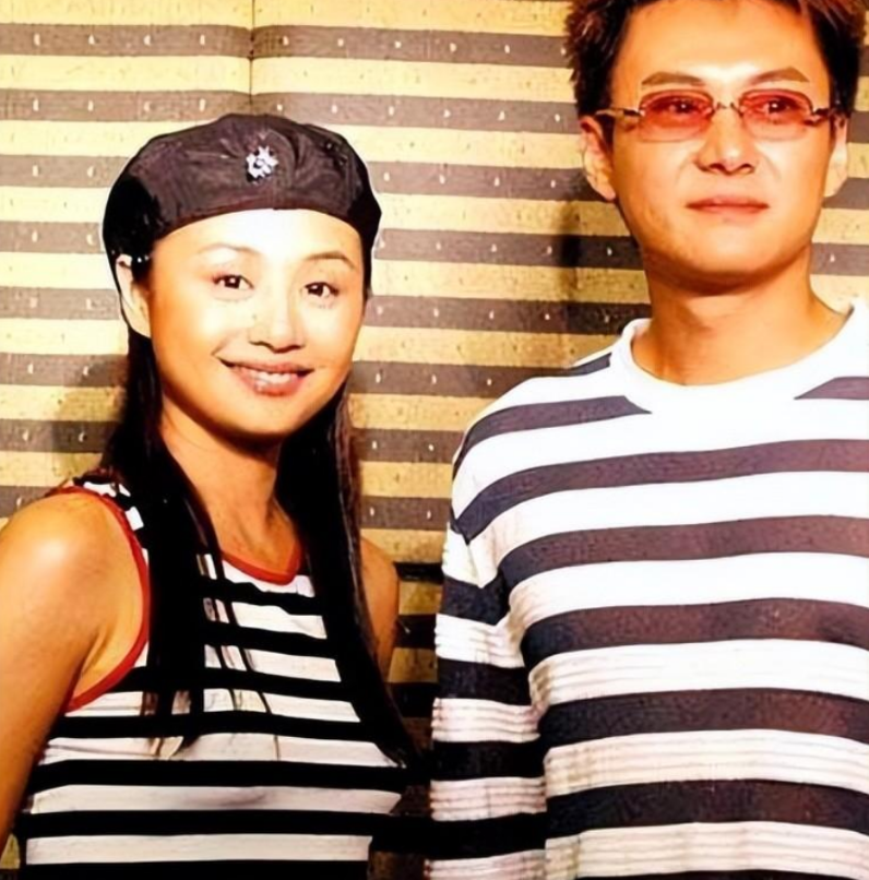 回顾王斑作为曹颖的老公娱乐圈籍籍无名在另一个圈子红得发紫