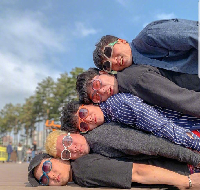 集体合照时的沙雕姿势了解一下