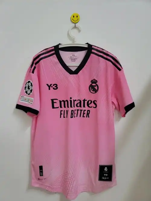 2022赛季主/客:第三客场门将球员:库尔图瓦印号:1#皇马   #皇马球衣