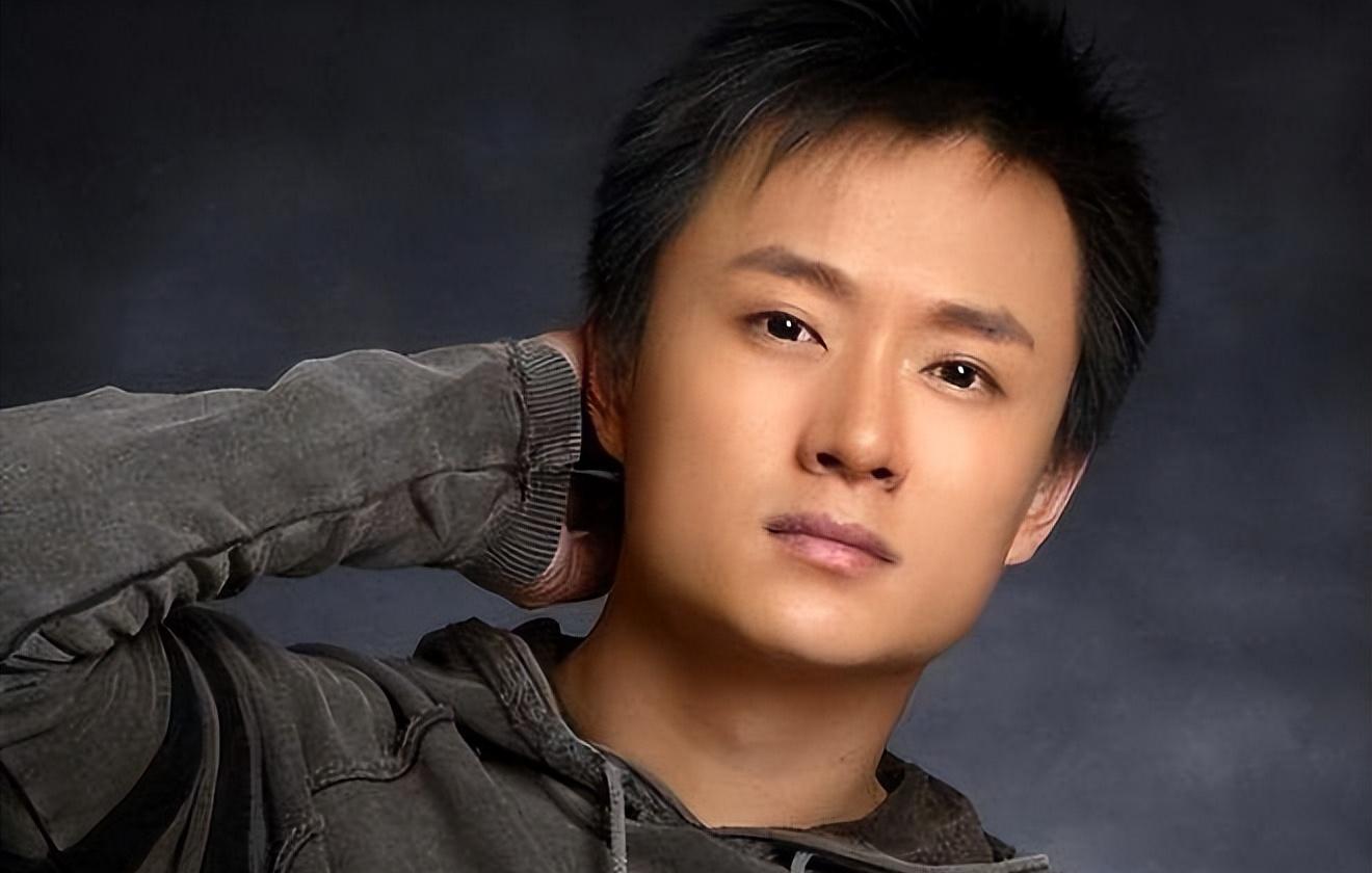 作为一个颜值高,演技好,成绩好的演员,吴健曾三度被举报,差点被退学.