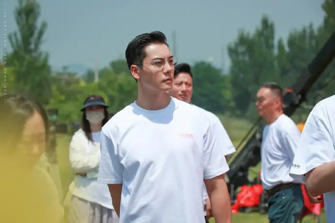 赵露思陈伟霆同框路透!俊男美女,身高差满分