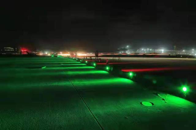 数千盏灯完全点亮,亚洲最大货运机场鄂州花湖机场跑道灯火通明_工作