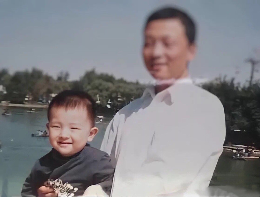 邓伦儿时留影_腾讯新闻