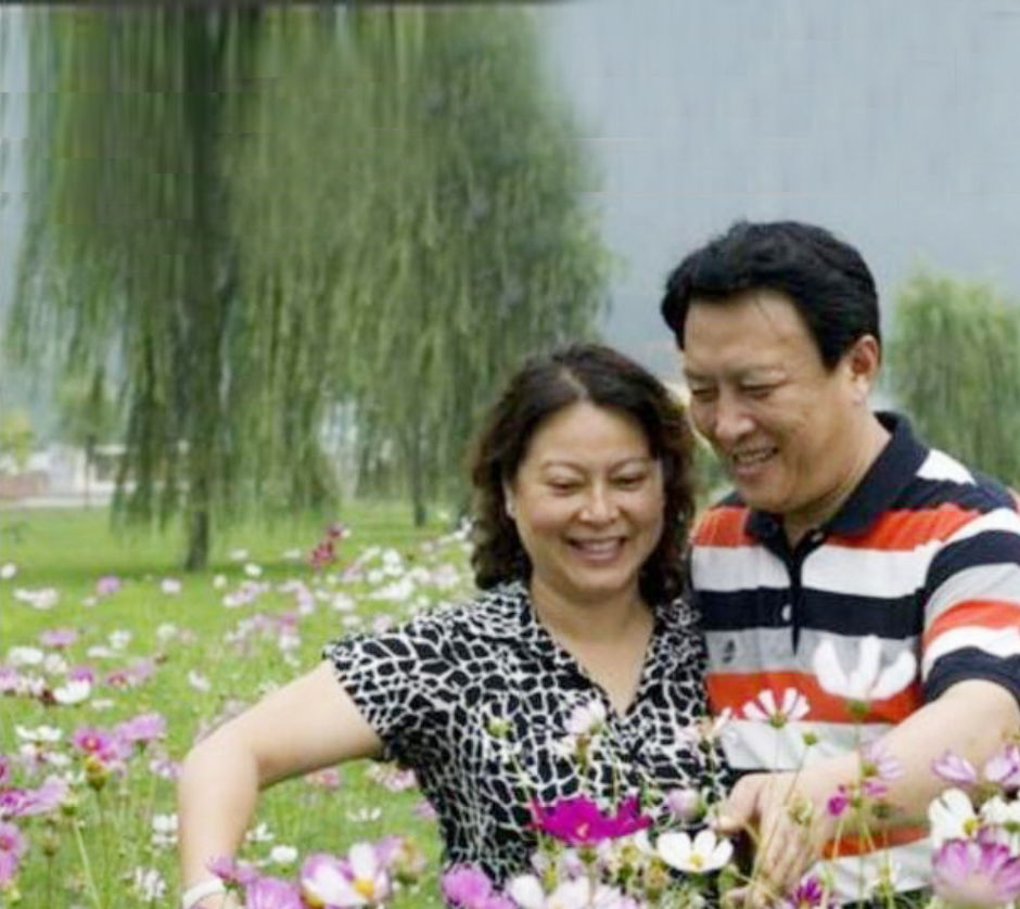 回顾唐国强的女儿唐莉我的早逝母亲我的再婚父亲我带泪的亲情