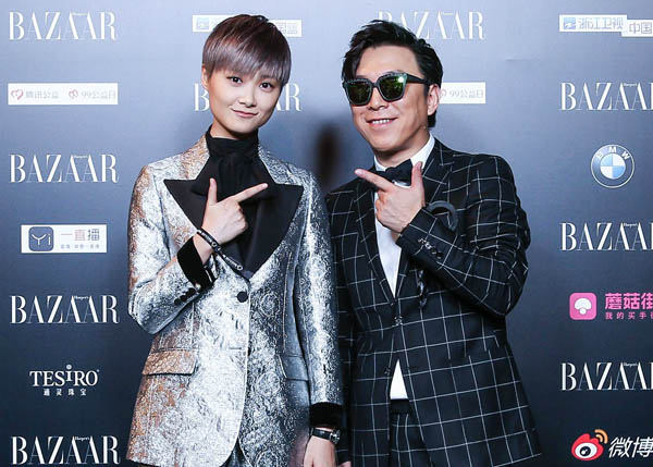 范冰冰李宇春太有爱了 两人首度同台献唱惹尖叫