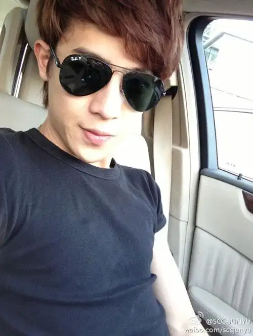 富二代陈俊宇与郭美美互掐 晒撩骚照(海量图)