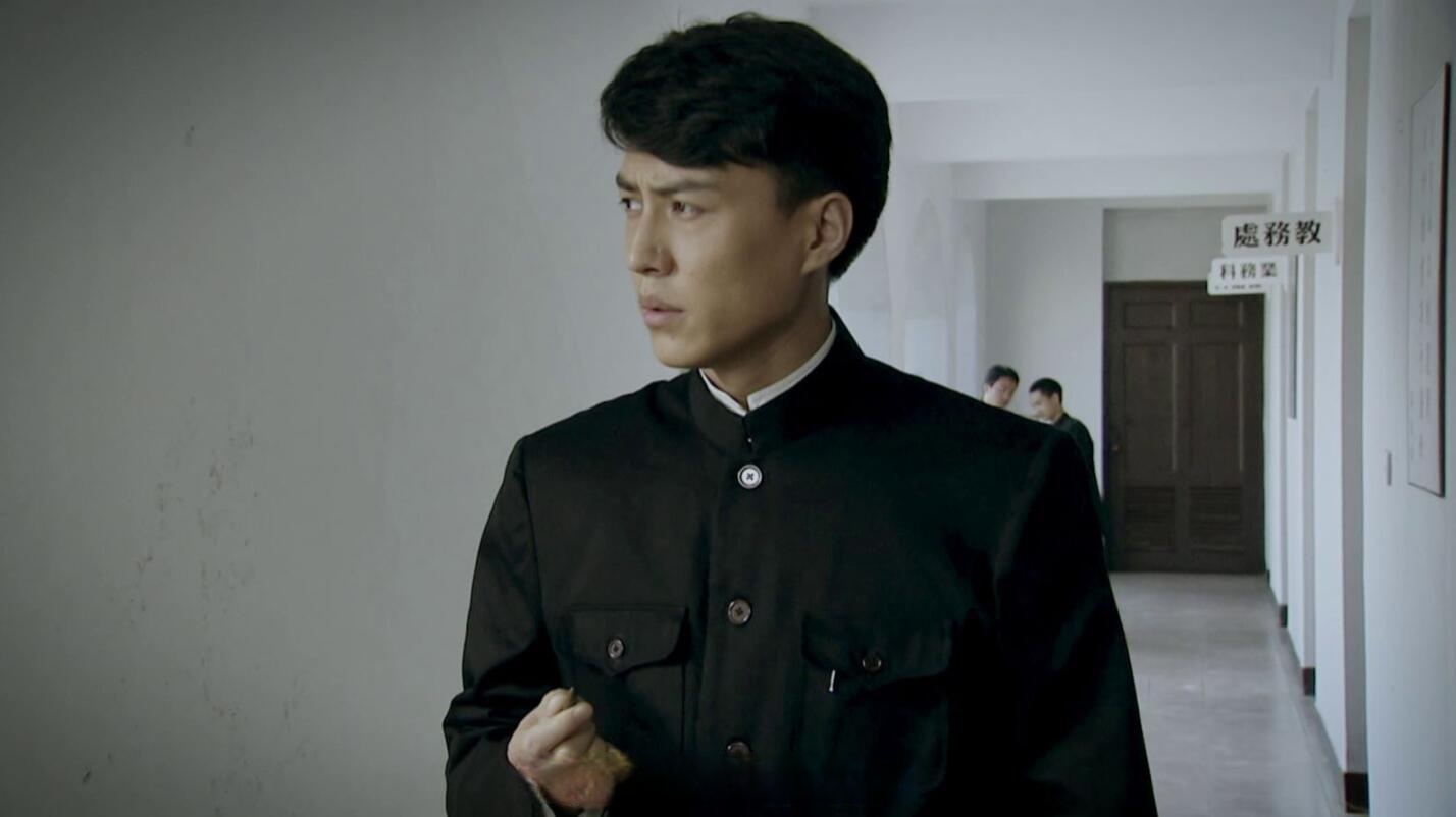 【#电视剧风雨上海滩#今晚开播】由/n/靳东>靳东 @张歆艺 主演的