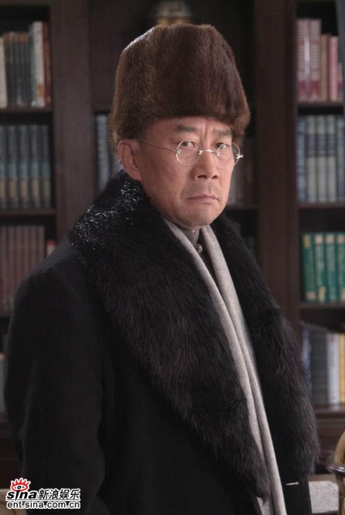 功勋演员”,那么李雪健绝对是当之无愧,他的上海滩第一老大的