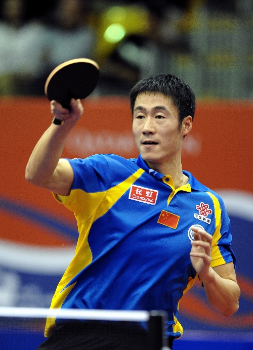 图文:王励勤进入男单半决赛 王励勤潇洒回球