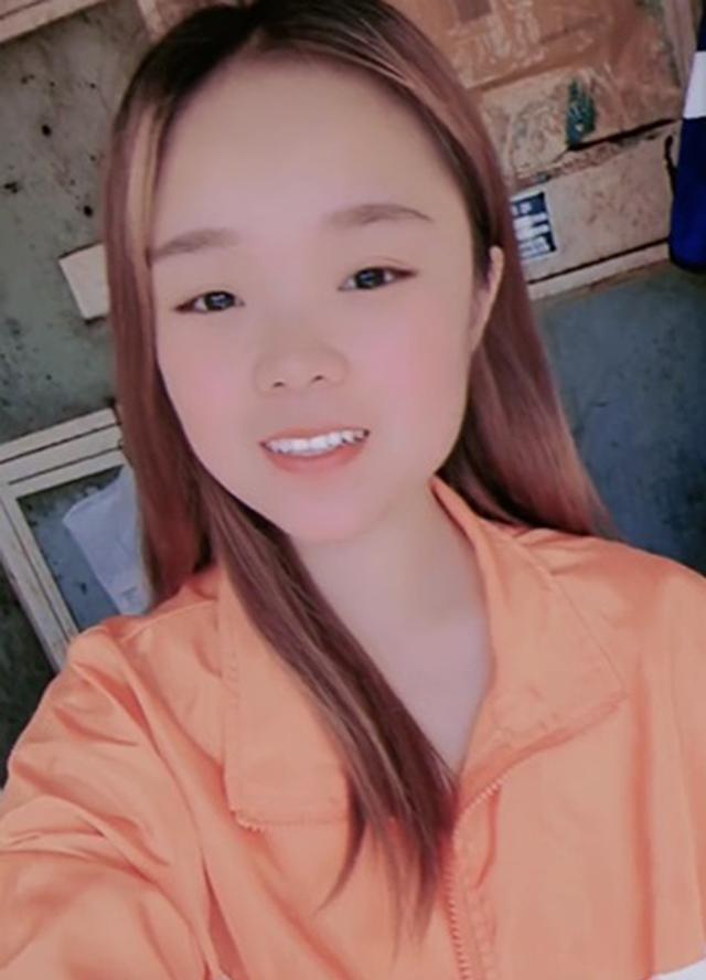 《太阳报》7月23日关注报道了一名来自浙江的塔吊操作员,23岁的小邱妹