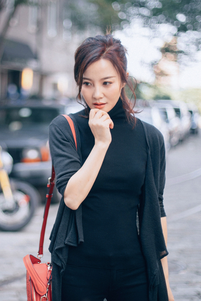 陶红简约清爽时尚街拍写真图片