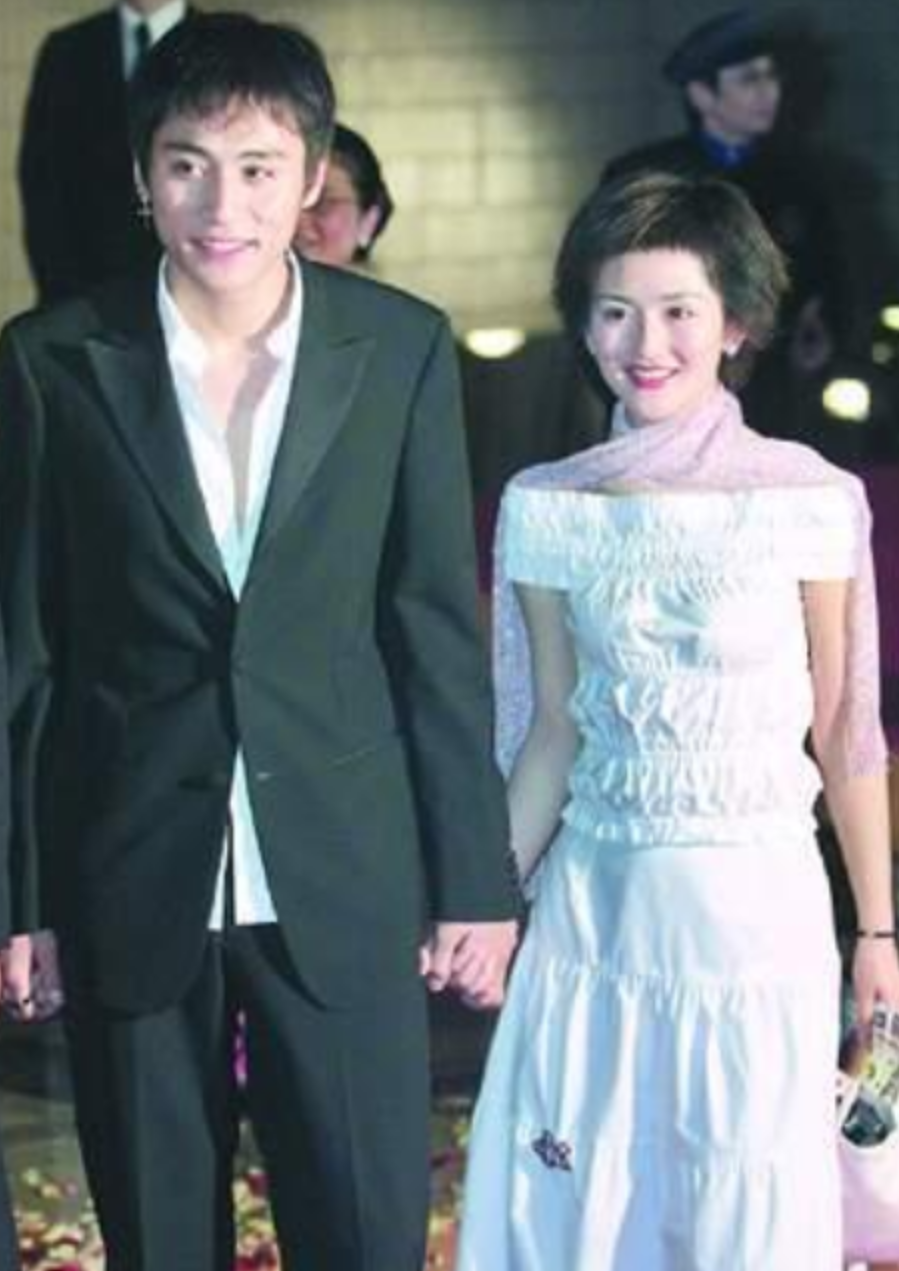 回顾演员刘烨和谢娜同居6年为何转身娶了外国人安娜