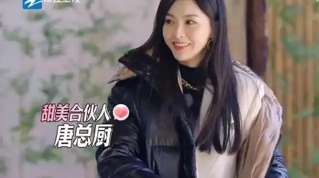 在节目中,和钟汉良再次合体,让无数网友梦回那年的何以笙箫默.