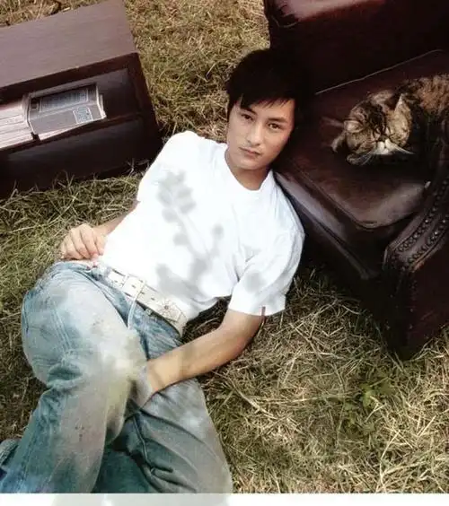 [老照片]余文乐不像赵本山的时候,真的好心水啊