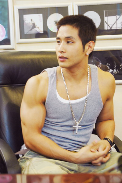 前天看了大兵小将刘承俊的肌肉真好看啊真好看