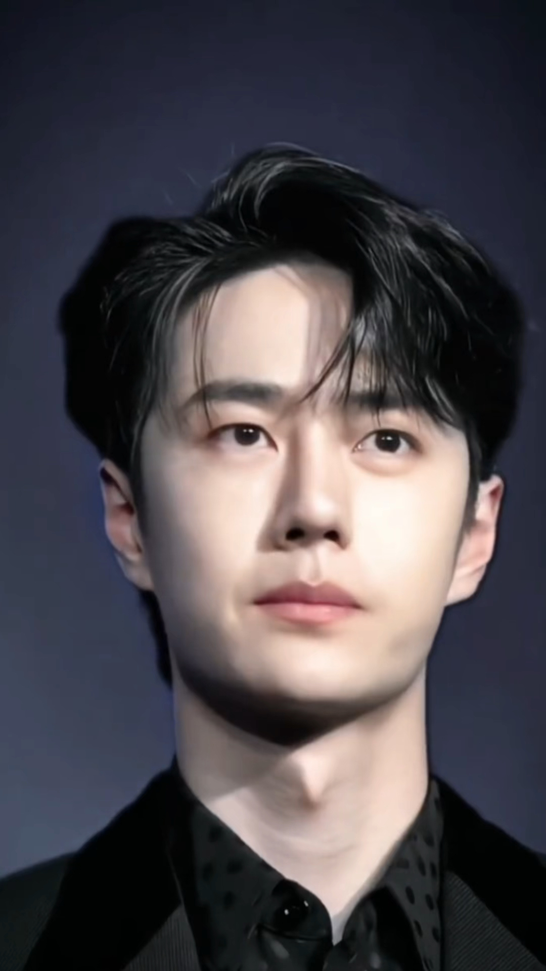 王一博的下颌线实在是太清晰了,这就是小说里写的男主刀削般的侧脸吗?