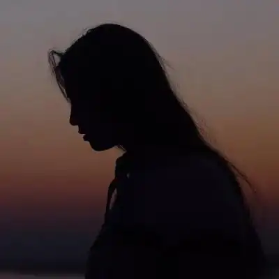 低调拥有成熟气质的新款情侣头像 简单轻熟风情侣微信头像2022_情侣