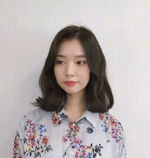 好看的短发发型图片女,好看又仙气的女生短发发型