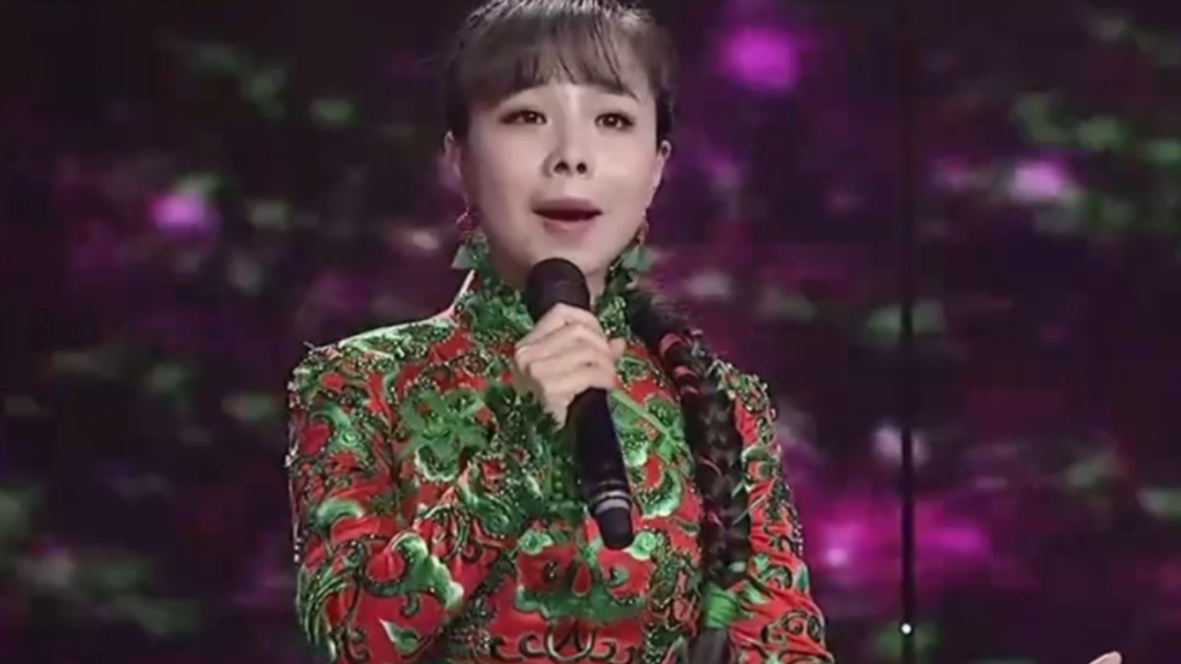 歌曲《山丹丹开花红艳艳》,王二妮跌宕起伏的唱腔,真