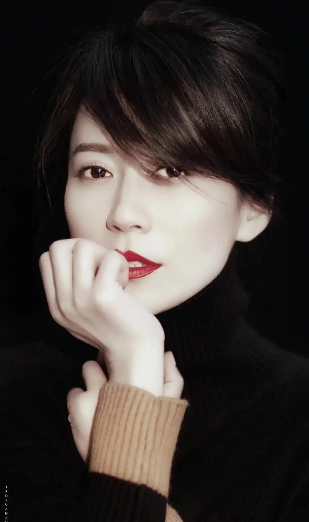 端庄优雅的俞飞鸿,楚楚动人,楚楚动人的写真照!__财经头条