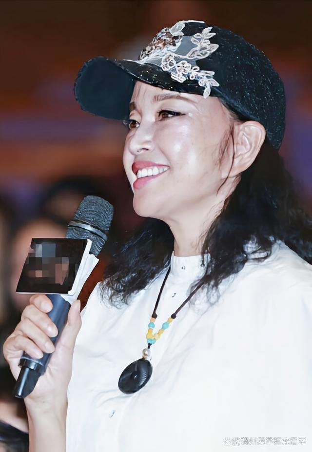 刘晓庆的耳朵,爱美女人的"蝶"影,我看影星刘晓庆