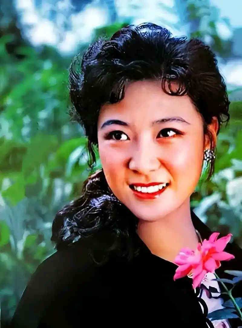 老照片(606) 八十年代的女明星. - 抖音