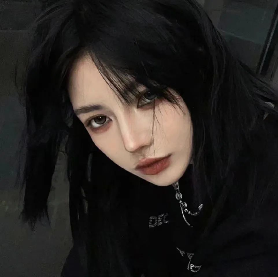 女生头像:emo丧系头像