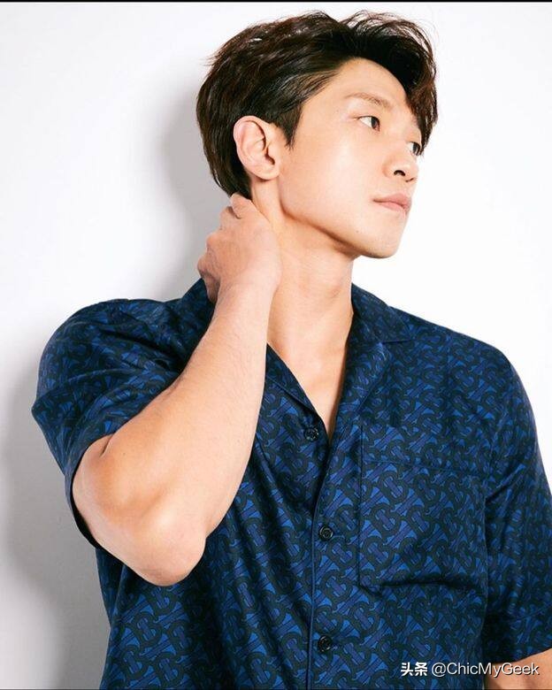 40岁rain腹肌身材依旧炸裂,难怪能娶到金泰熙 51韩团 – 韩国娱乐