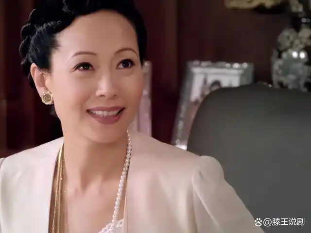 回顾演员叶童:结婚35年,丈夫梅开8度也不离婚,她的精明你不懂