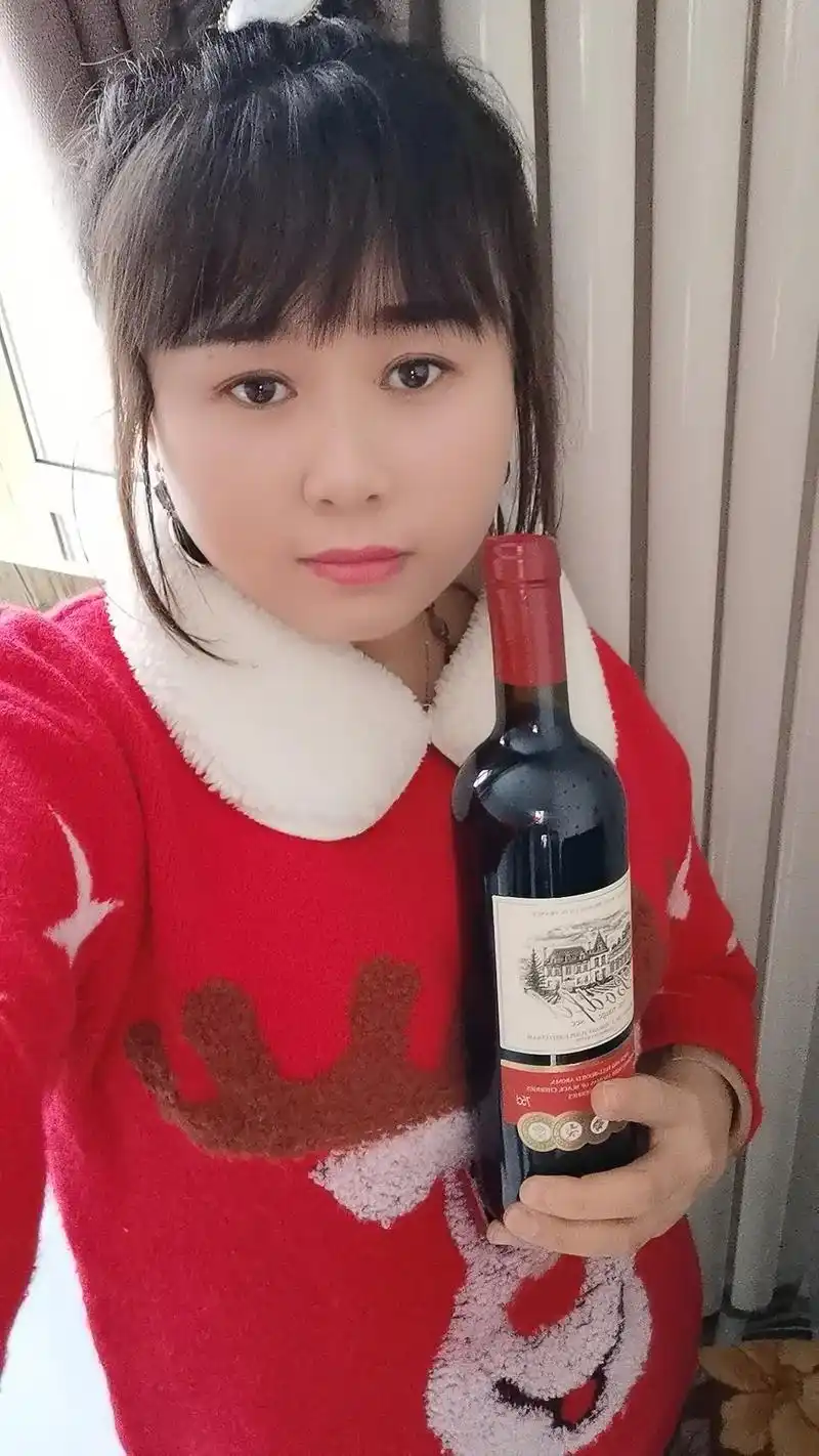 红酒,谁来陪我喝点,#感谢那些默默给我点赞的人ヽ #女人一定 - 抖音