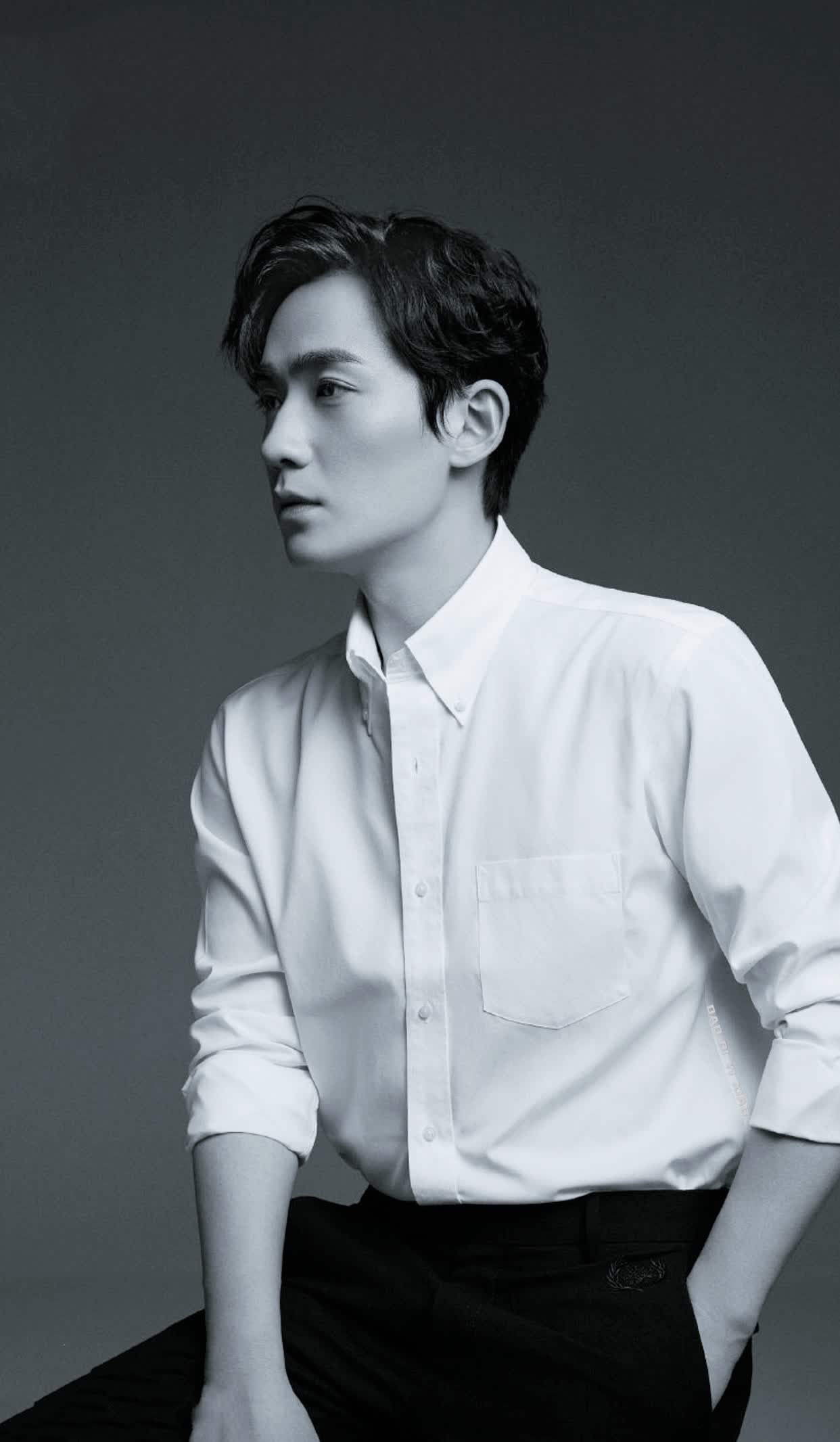 没有新鲜的朱一龙,就看老的吧. 老照片美得让人心跳加速