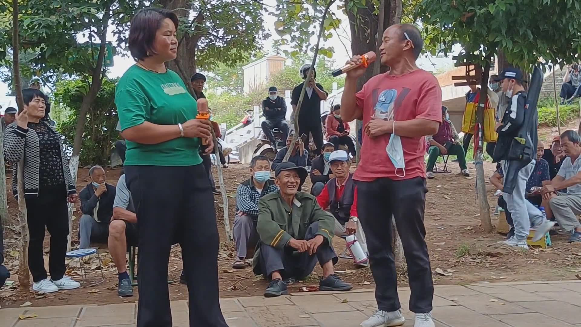 云南山歌搞笑视频啄嘴山歌对唱山歌对唱真人真唱户外唱歌