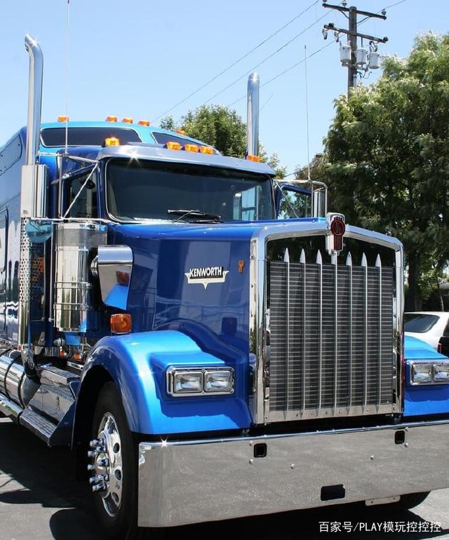 参考的是现实版的卡车造型制作,大家喜欢擎天柱的这两种载具形态吗?