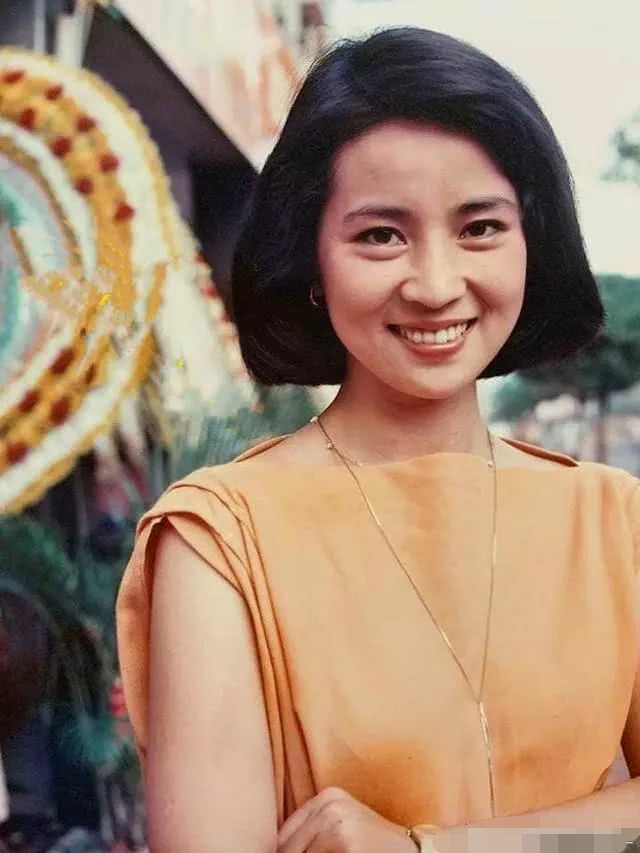 成龙老婆林凤娇年轻旧照!温柔雅致,古典美人!-度小视