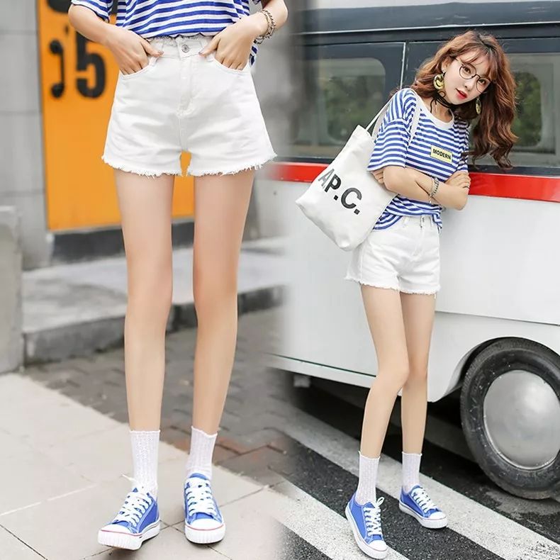 白色牛仔短裤搭配图片今年格外流行这样穿