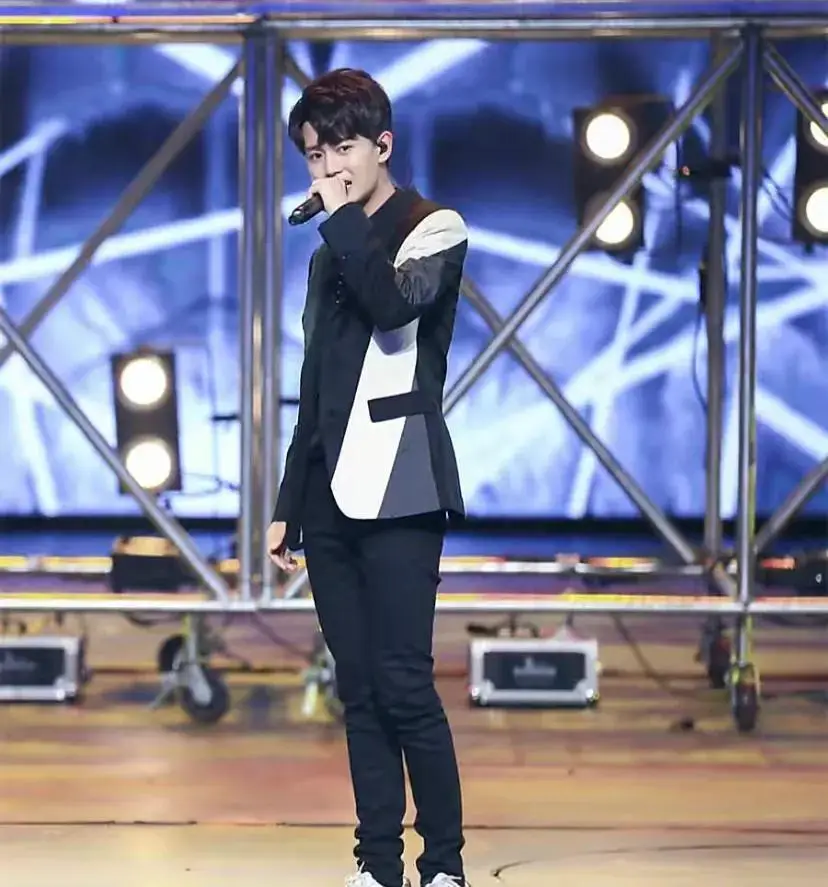 身高在185以上的男星,有颜值有实力,只要站在那里就是一道风景_cm