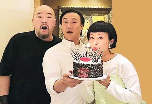 或许就像黄伟文给陈奕迅写的《打回原形》那句歌词:"若你喜欢怪人