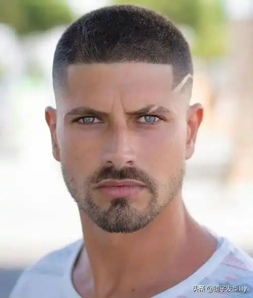 男士短发造型2021飞机头,2023最火最具人气的四种男士发型,剪完就是帅