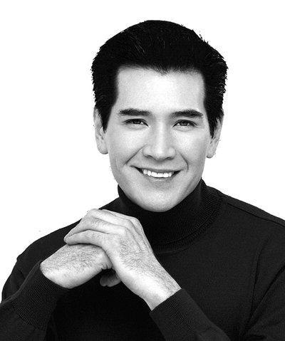 60岁费翔晚年生活悠闲让人羡慕沙滩别墅和美食晒自拍皮肤好