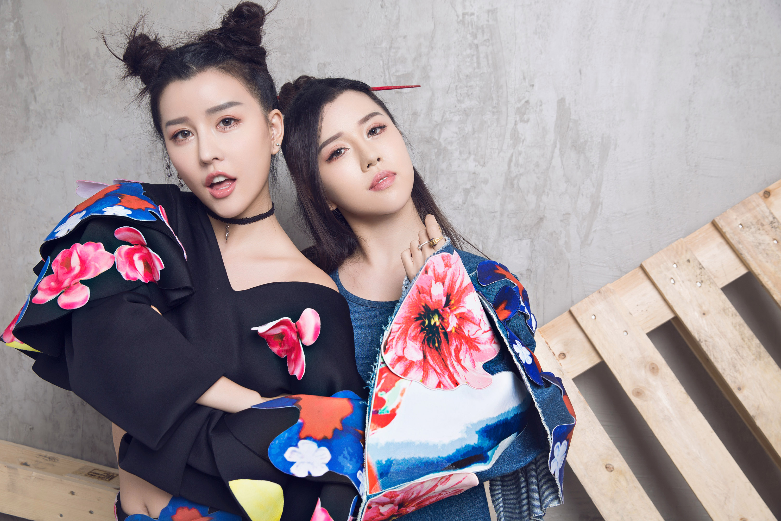 by2桃花舞掀起全国粉丝模仿热潮撩人动作各有千秋