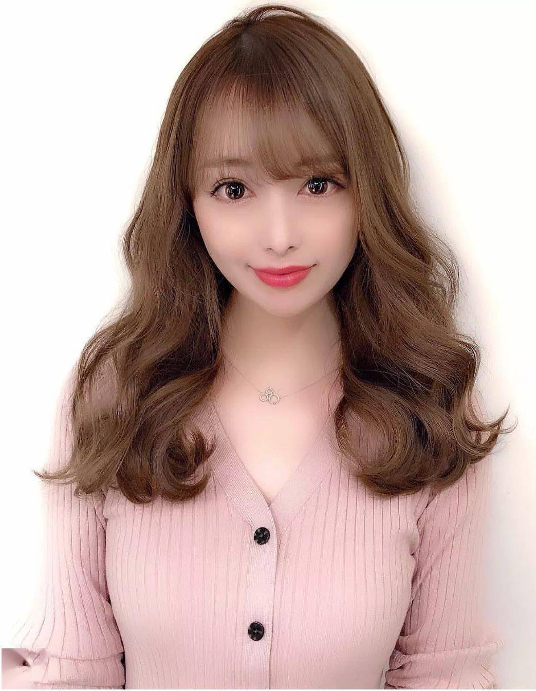 好看的中长发卷发发型